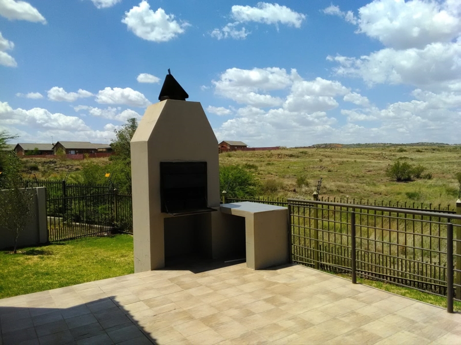 To Let 3 Bedroom Property for Rent in Hillside Free State